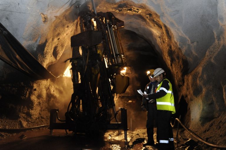 Штольня Оленегорского подземного рудника. Буровая установка Simba L6C